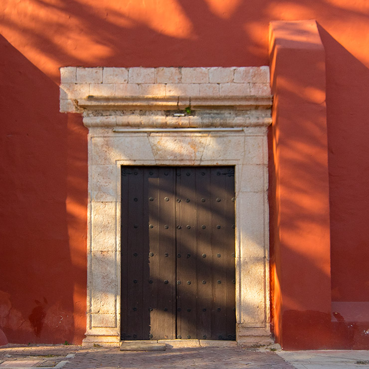 Church door in Mérida