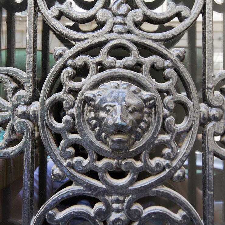 Door detail in Paris