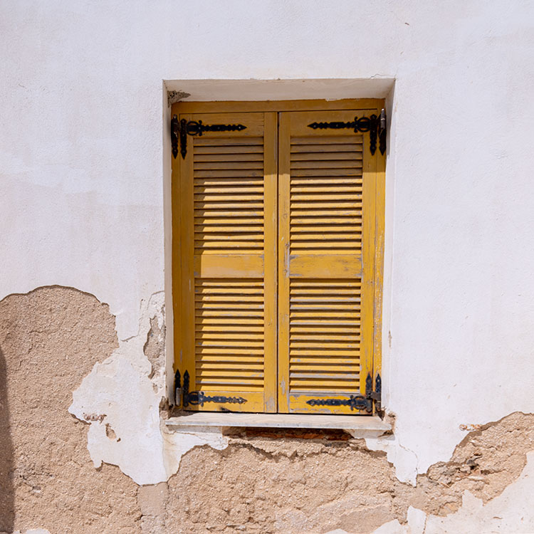Yellow Window in Antifiokita